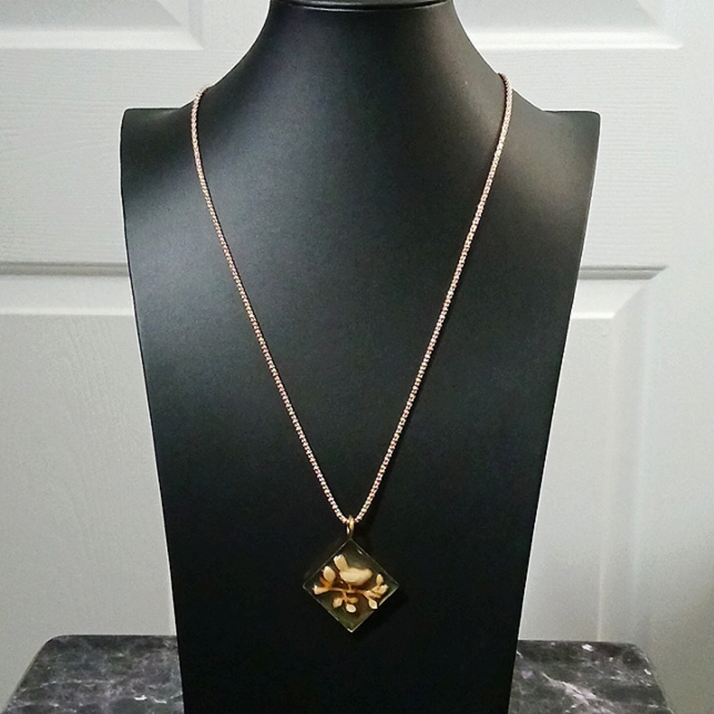 32" Vintage Hand Carved  Gold-Tone Bird On Branch Pendant Necklace.